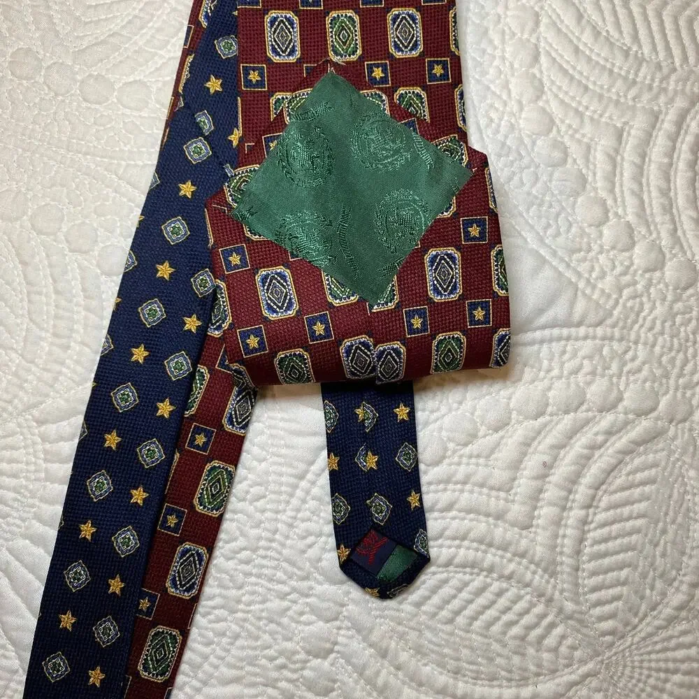 Tommy Hilfiger Men's Burgundy Silk Neck Tie Geometric Medallion Pattern 56